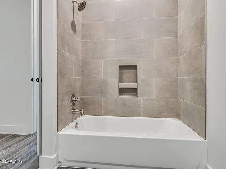 711 E Main St #600 — Photo 11