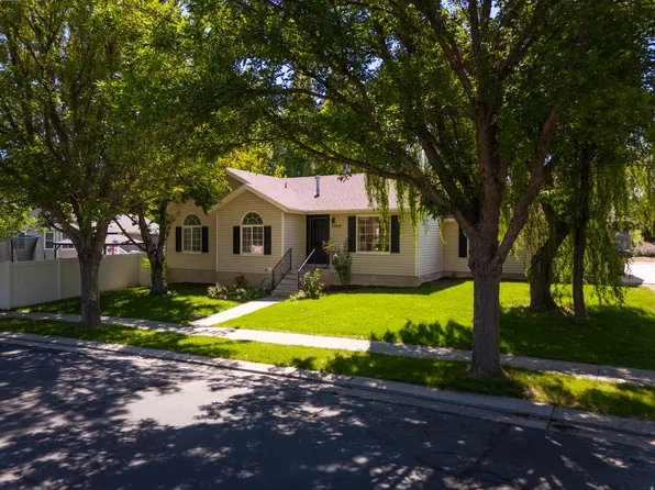 3304 E Sparrowhawk Cir, Eagle Mountain, UT 84005