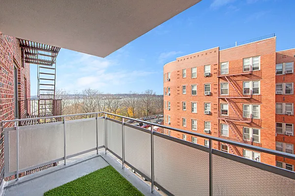 Sold by Compass | media 17