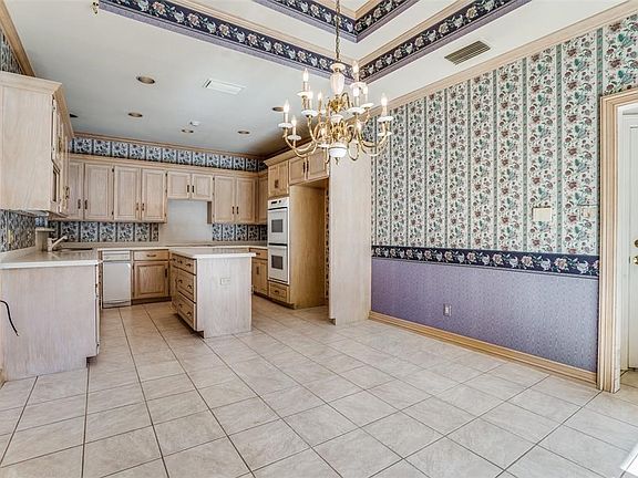 4th image of 916 McCoy Dr