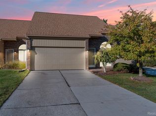 2289 Rochelle Park Dr, Rochester, MI 48309