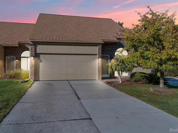 2289 Rochelle Park Dr, Rochester, MI 48309