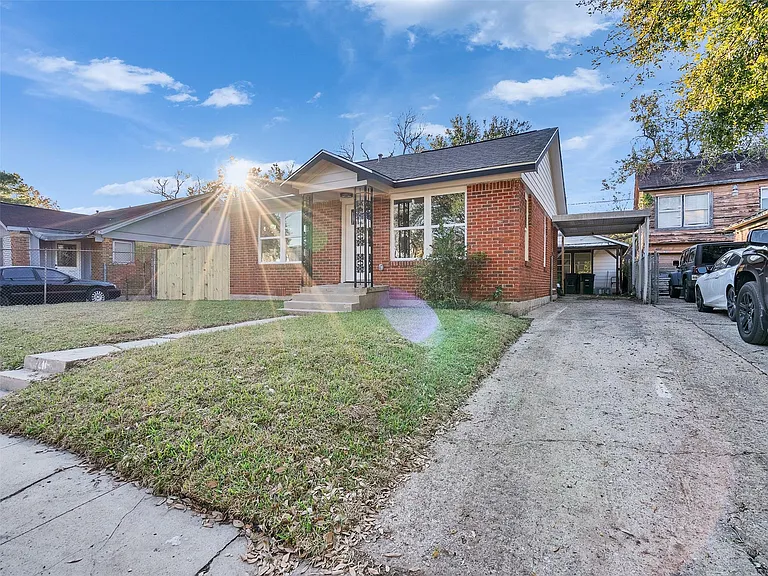 2416 Cumberland St — Photo 1
