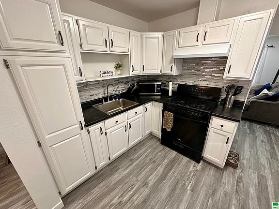 5th image of 3063 Rebecca St