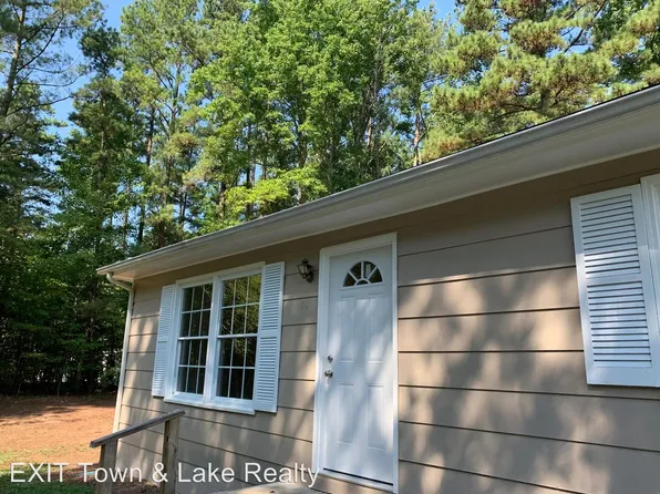 668 Quail Hollow Rd, South Hill, VA 23970