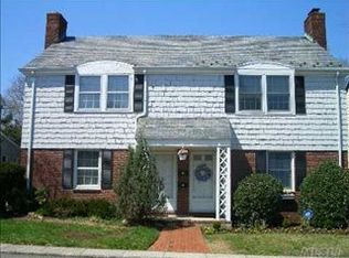 15 Bayview Ct, Manhasset, NY 11030