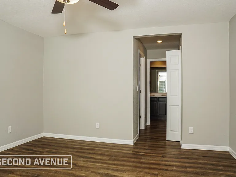105 Sherbourne St — Photo 8