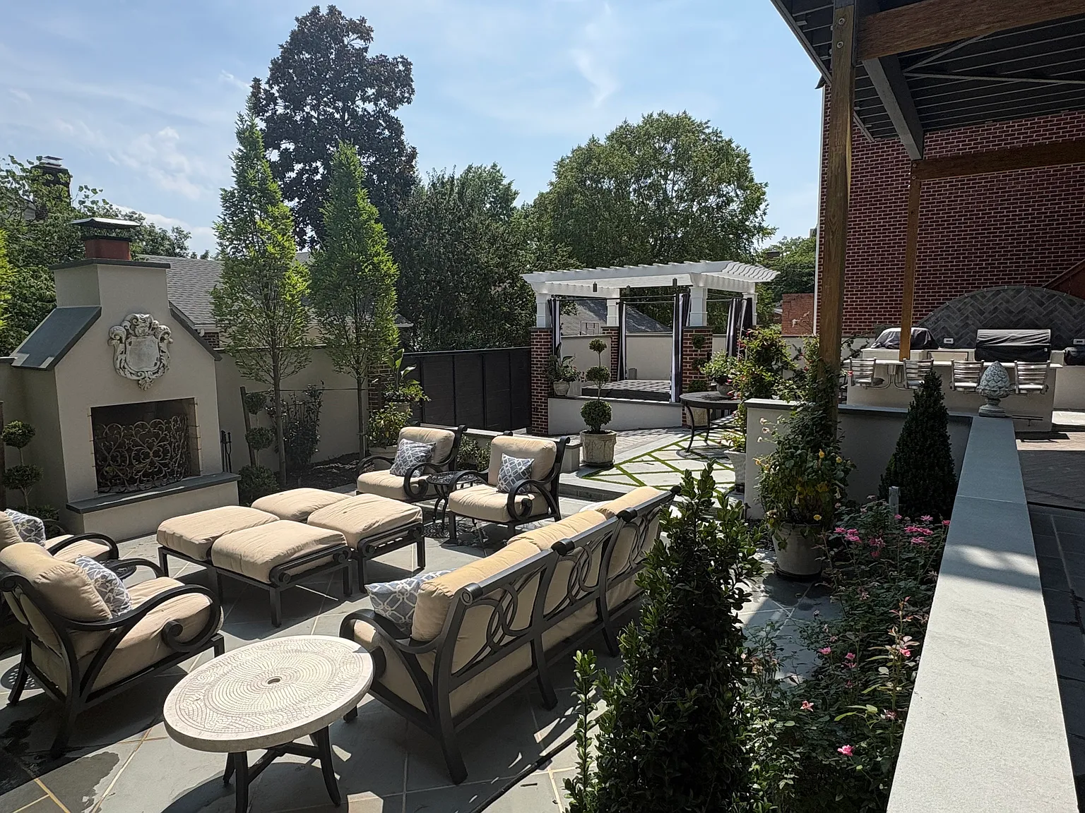 1 bed, 1.5 bath, 1042 sqft, $3,000 — Photo 2