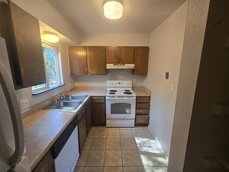 4740 Scenic Cir — Photo 10