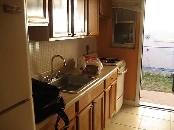 2nd image of 1020 SW 5th St APT 3