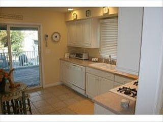 4th image of 321 Belvoir Ave