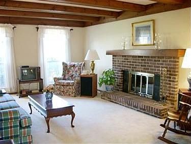 5th image of 17736 Fairfax Ln
