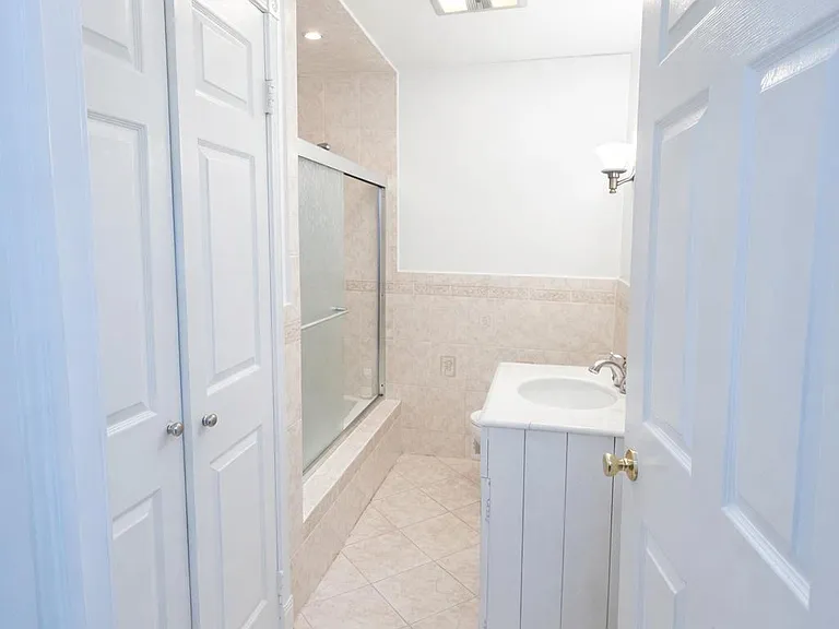 1111 Madison Ave — Photo 13