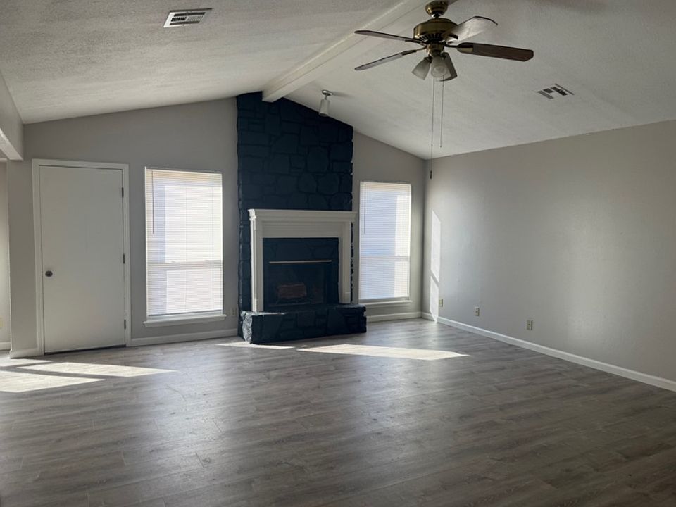 2nd image of 1716 N Butternut Ave