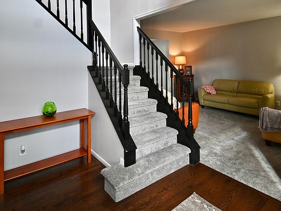 3rd image of 1818 Mountainview Ct