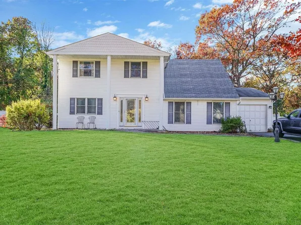 52 Westcliff Drive, Mount Sinai, NY 11766