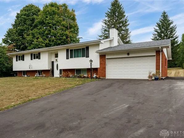 2860 Locust Dr, Springfield, OH 45504