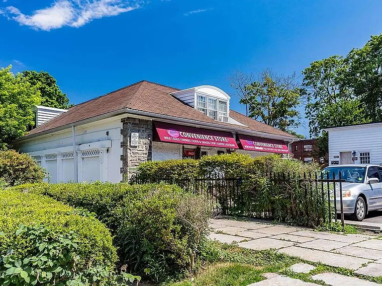2527 Lake Shore Blvd W — Photo 11