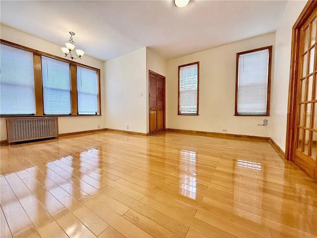3 bed, 1.0 bath, 1400 sqft, $3,500 — Photo 1