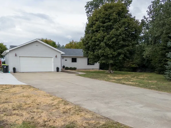 1762 S Nine Mile Rd, Kawkawlin, MI 48631