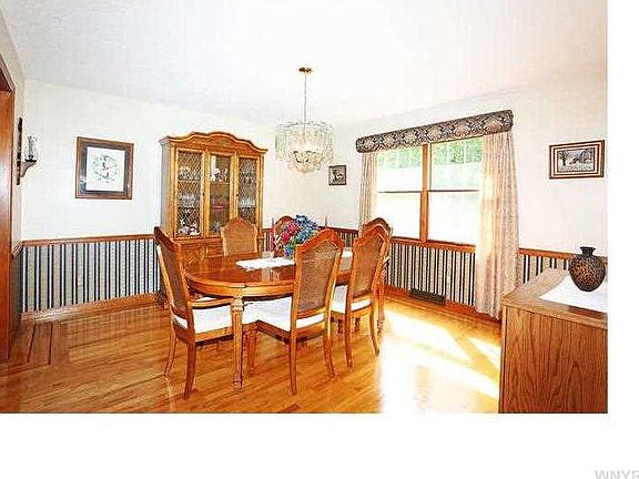 5th image of 9 Tudor Ct