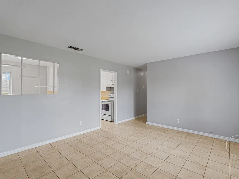 1610 Sprucewood Dr — Photo 2