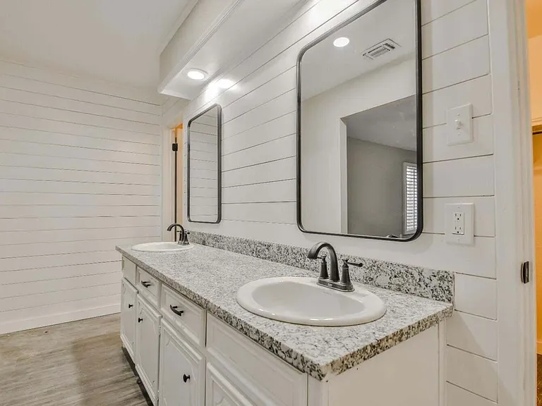 8007 Elmwood Ave — Photo 13
