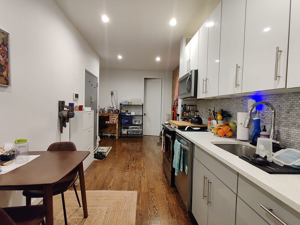 1st image of 257 Linden St APT 1L