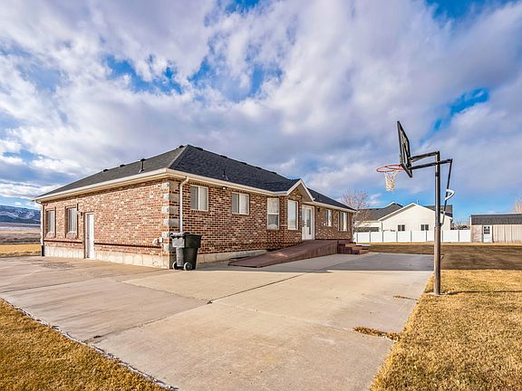 4th image of 877 S 200 W