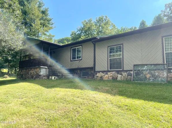 3113 Willis Rd, Big Stone Gap, VA 24219