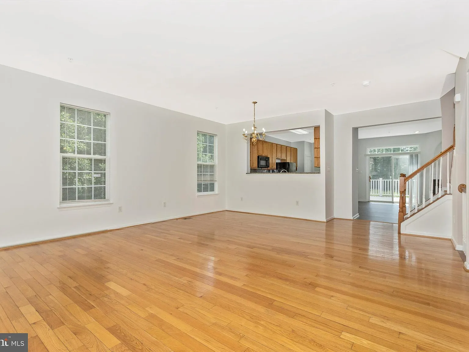 4 bed, 4.0 bath, 1760 sqft, $3,175 — Photo 4