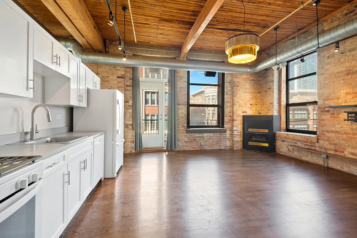 Building Photo - 1801 S Michigan Ave #307
