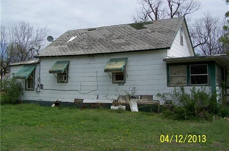 2nd image of 1211 Elm St