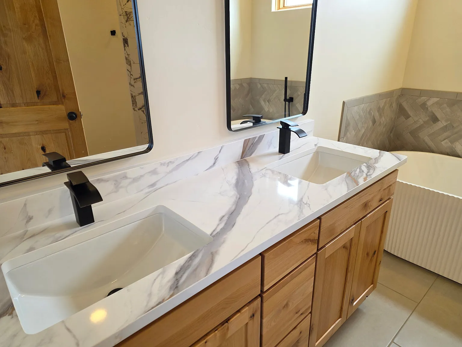 2 bed, 1300 sqft, $2,600 — Photo 3