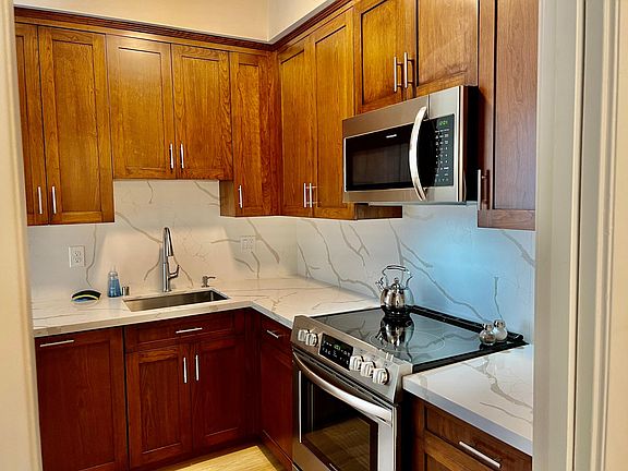 2nd image of 6150 Buckingham Pkwy Unit 304