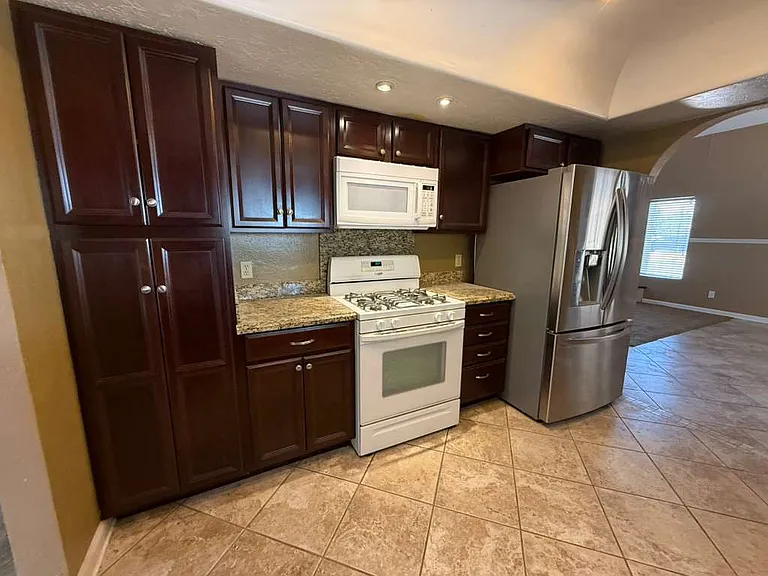 2311 W Hamilton Ave — Photo 5
