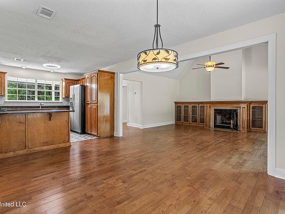 2nd image of 3005 Sweetgum Ln