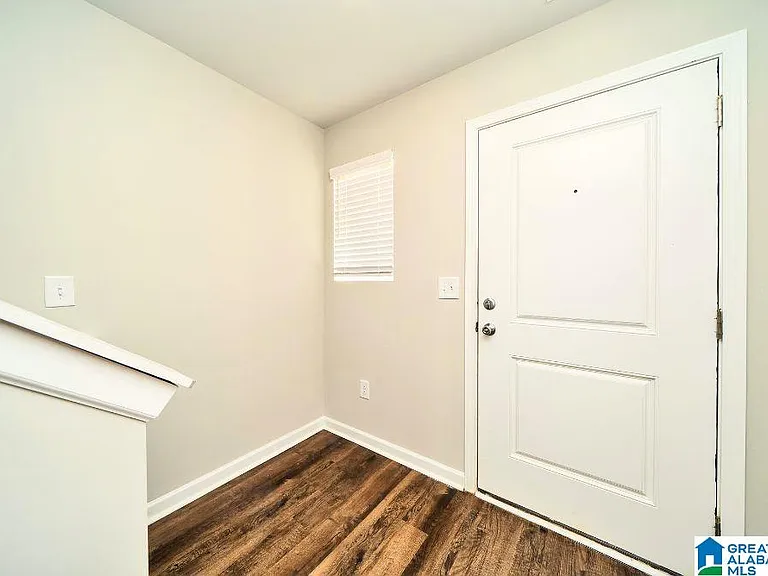 211 Driftwood Ln — Photo 4