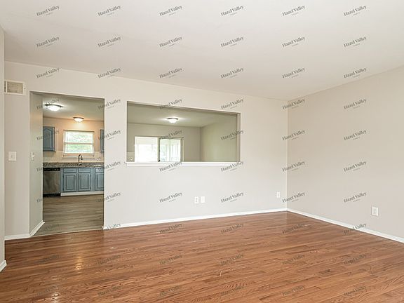 4th image of 734 Bull Valley Dr