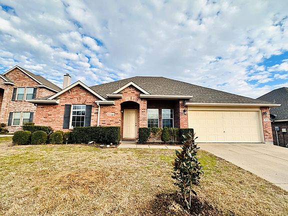 2nd image of 304 Mesa Verde Way
