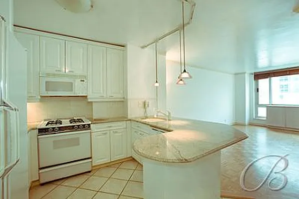 Rented by Bellmarc Realty | media 5