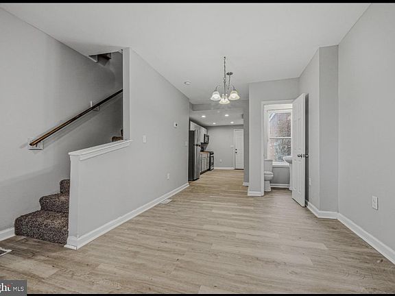 3rd image of 123 Delamore Pl