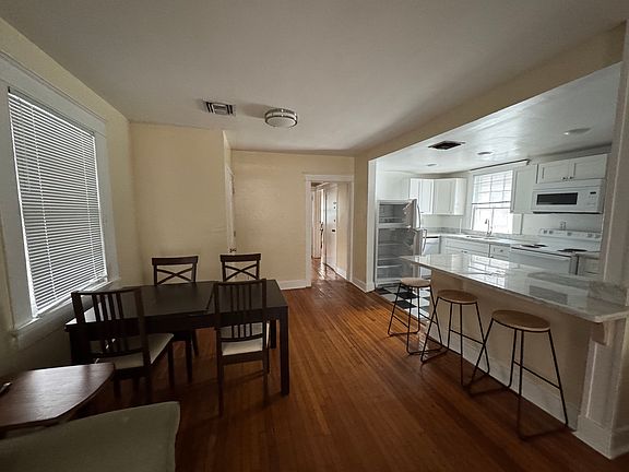 4th image of 1015 Pine St