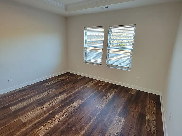 4637 Collingham Dr — Photo 19