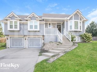 106 Wright Valley Rd, Smithville, MO 64089