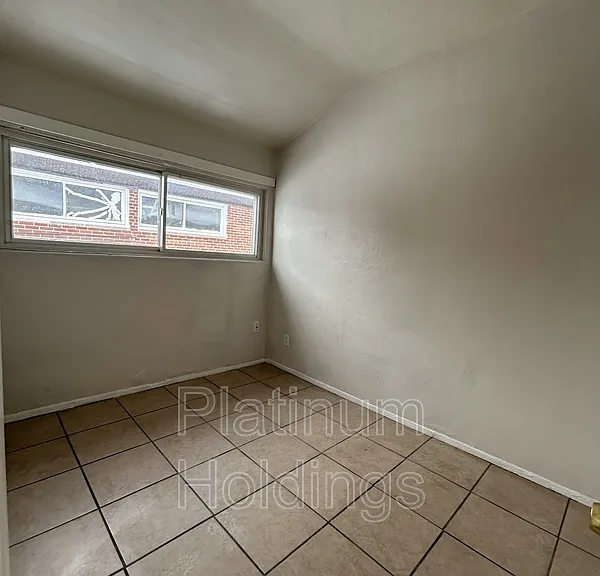 1055 Neville Ave — Photo 3