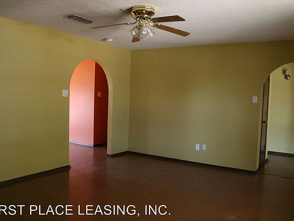 4th image of 1712 S Avenue M
