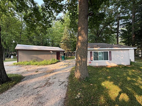3rd image of 5256 Blueberry Dr