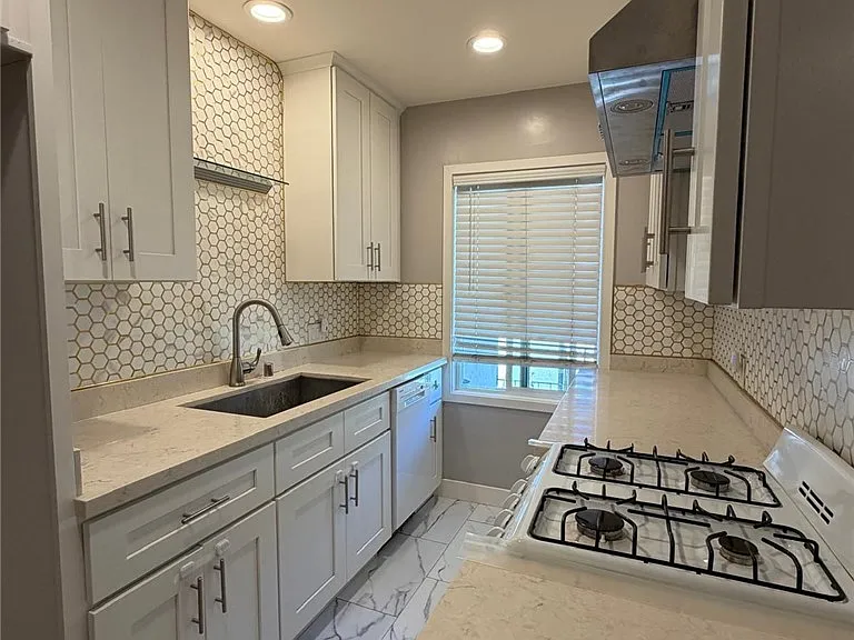 1739 E Appleton St #10 — Photo 3