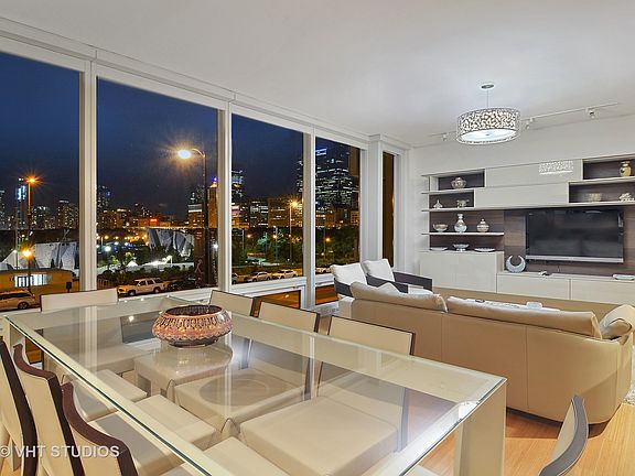 5th image of 340 E Randolph St Unit 205